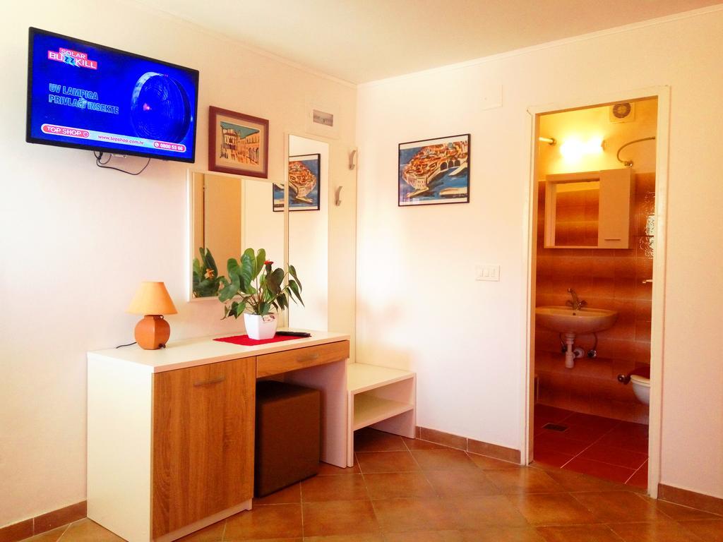 Guest House Kate Млини Экстерьер фото