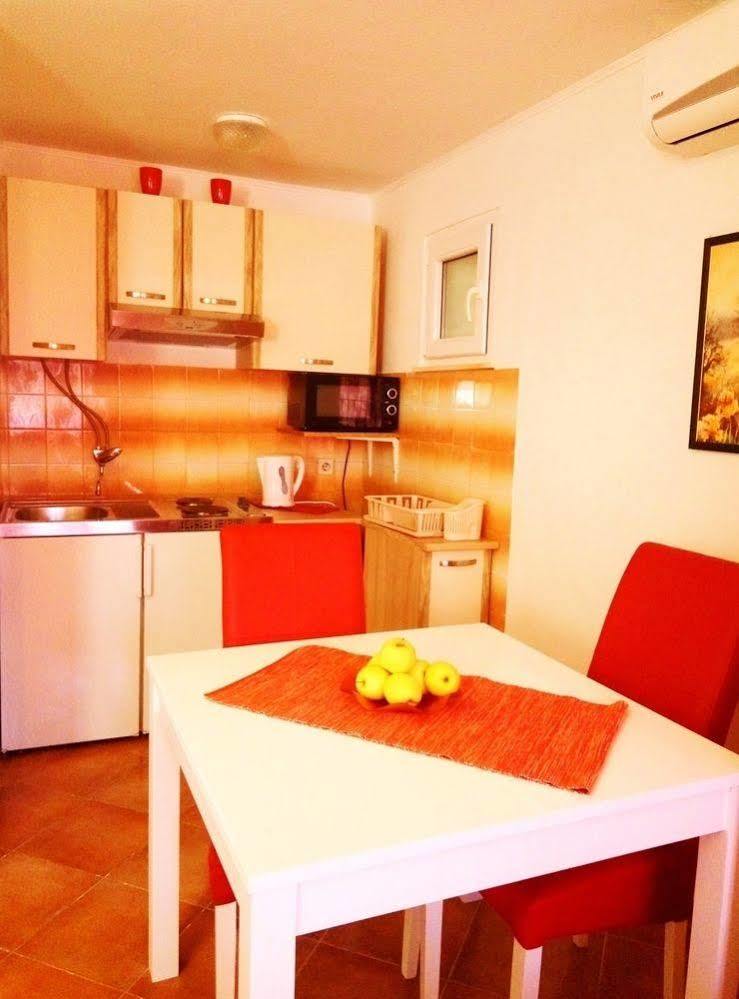 Guest House Kate Млини Экстерьер фото