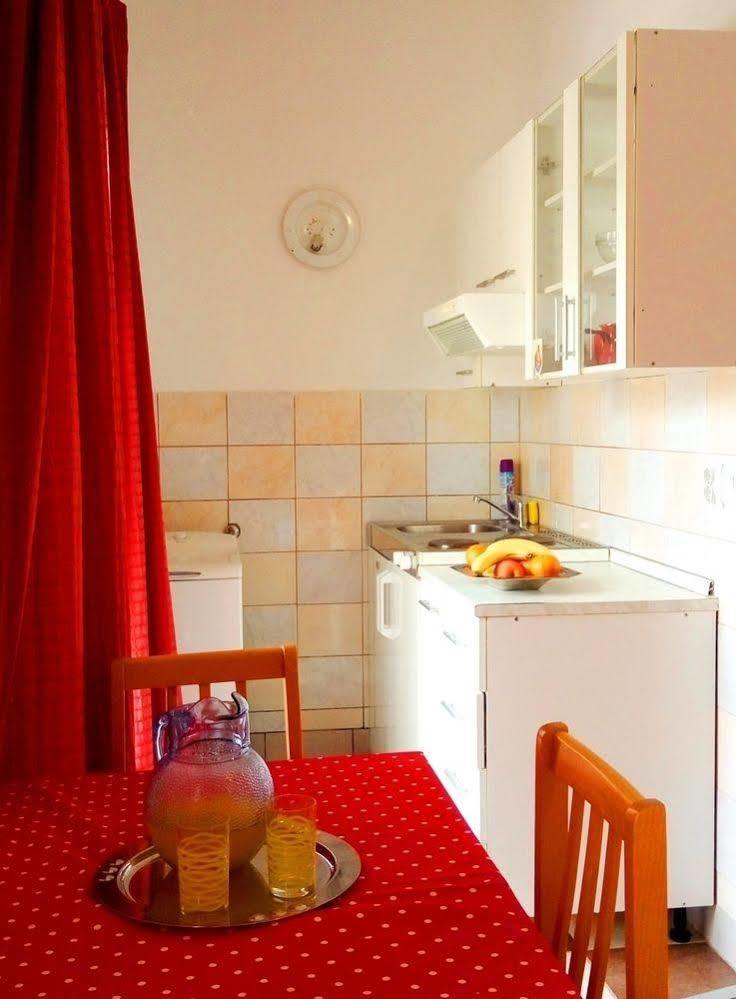 Guest House Kate Млини Экстерьер фото