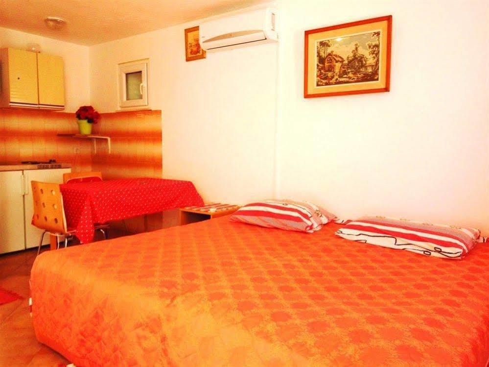 Guest House Kate Млини Экстерьер фото